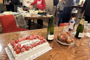 クリスマスパーティー　ケーキ　シャンパン