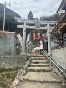 氷室神社の鳥居前