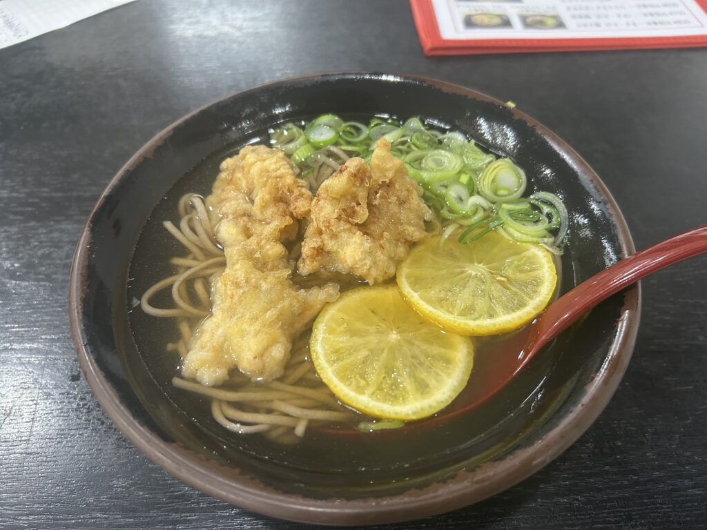 とり天かぼすうどん　